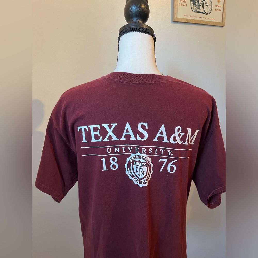Texas A&M Collegiate T-Shirt Unisex Size Medium Burgundy and White.